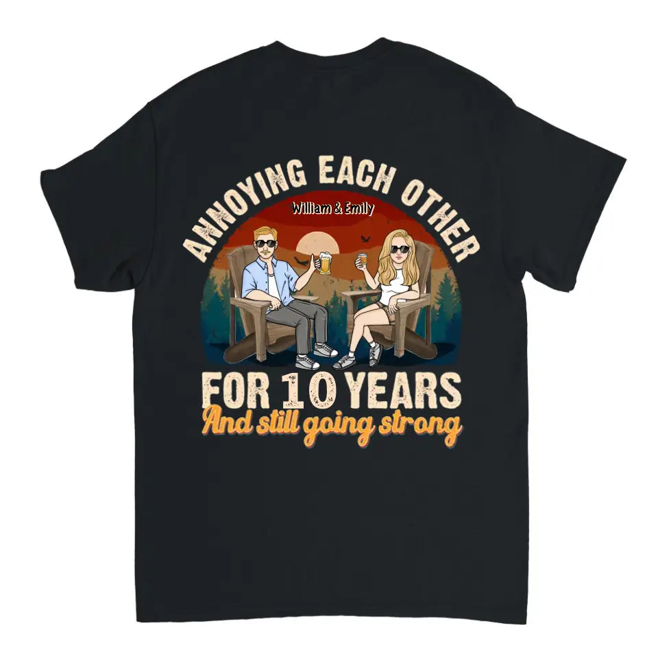 Sich gegenseitig ärgern und trotzdem stark bleiben – personalisiertes, individuelles Unisex-Paar-T-Shirt, Sweatshirt, Kapuzenpullover – Geschenke für Paare, Verliebte