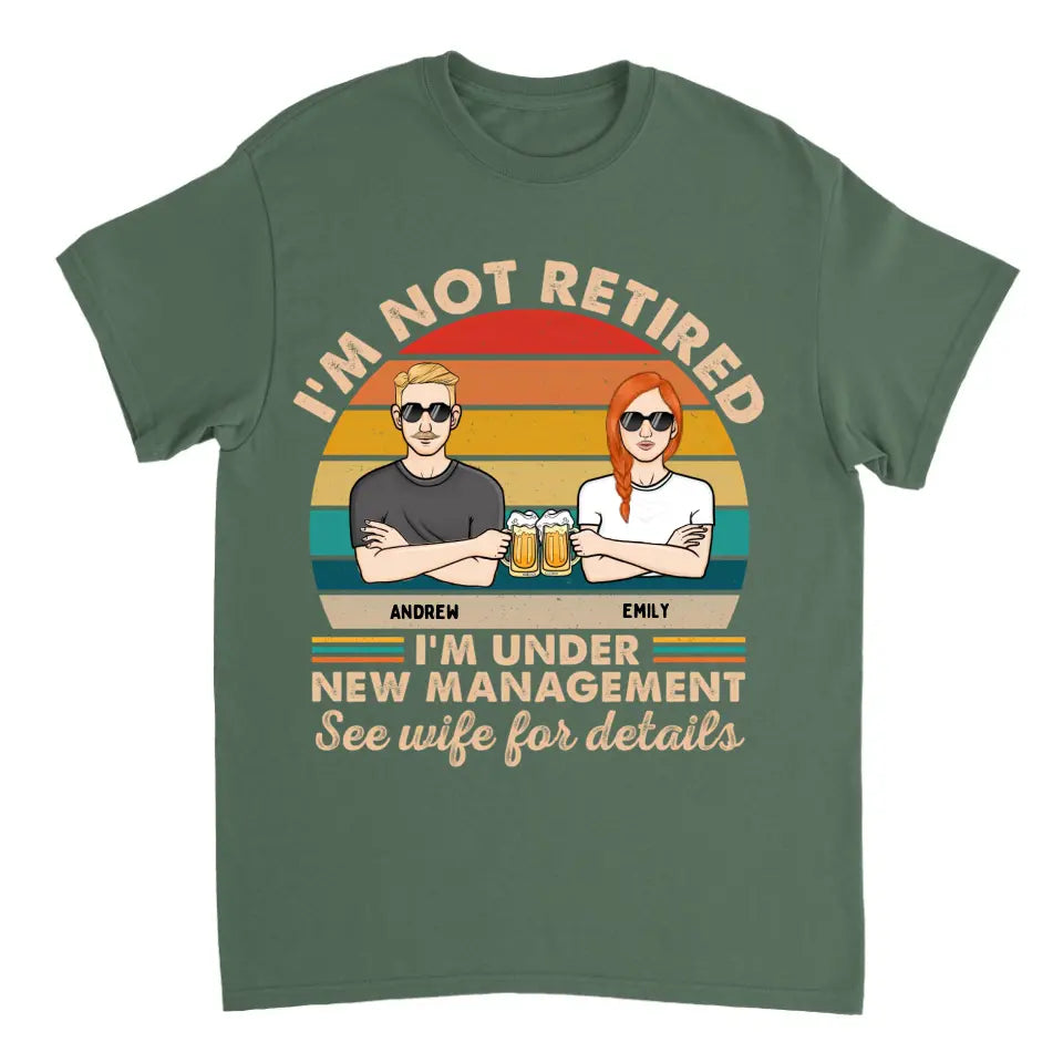 Ich bin nicht im Ruhestand, ich stehe unter neuer Leitung. Einzelheiten finden Sie bei Ihrer Frau. Paar – lustiges Geschenk zum Ruhestand – personalisiertes individuelles T-Shirt, Sweatshirt, Kapuzenpullover