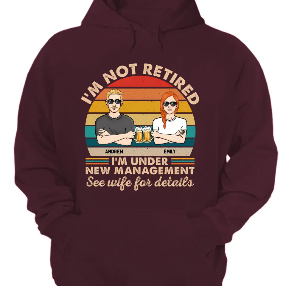Ich bin nicht im Ruhestand, ich stehe unter neuer Leitung. Einzelheiten finden Sie bei Ihrer Frau. Paar – lustiges Geschenk zum Ruhestand – personalisiertes individuelles T-Shirt, Sweatshirt, Kapuzenpullover