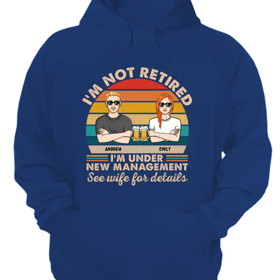 Ich bin nicht im Ruhestand, ich stehe unter neuer Leitung. Einzelheiten finden Sie bei Ihrer Frau. Paar – lustiges Geschenk zum Ruhestand – personalisiertes individuelles T-Shirt, Sweatshirt, Kapuzenpullover