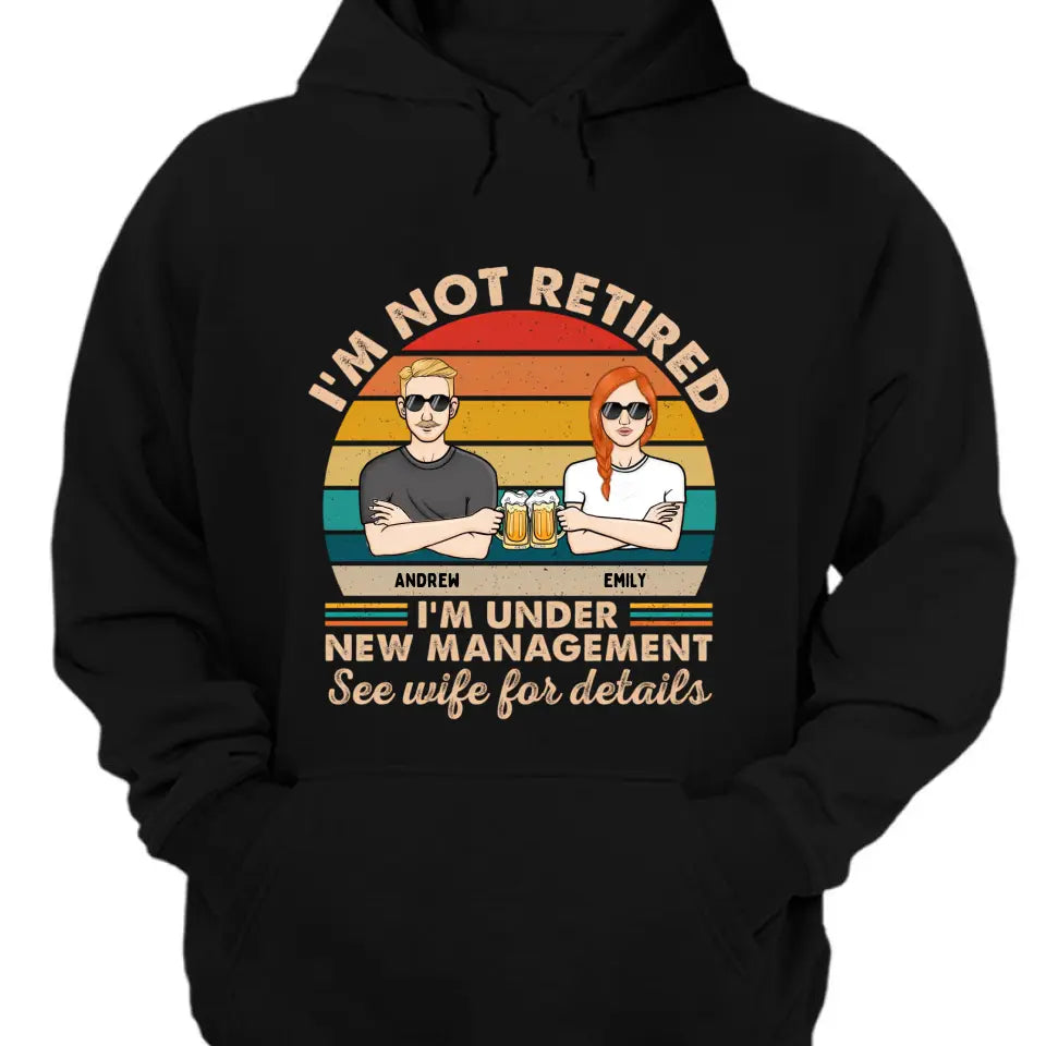 Ich bin nicht im Ruhestand, ich stehe unter neuer Leitung. Einzelheiten finden Sie bei Ihrer Frau. Paar – lustiges Geschenk zum Ruhestand – personalisiertes individuelles T-Shirt, Sweatshirt, Kapuzenpullover