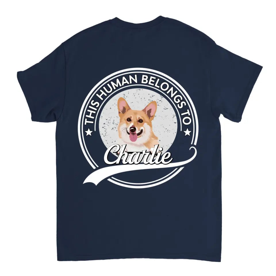 Este ser humano pertenece a un perro - Camiseta, sudadera, sudadera con capucha unisex personalizada - Regalo para los amantes de los perros