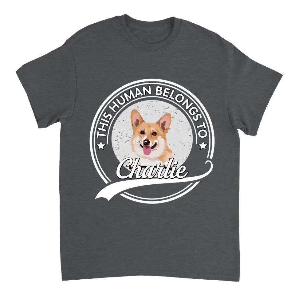 Este ser humano pertenece a un perro - Camiseta, sudadera, sudadera con capucha unisex personalizada - Regalo para los amantes de los perros