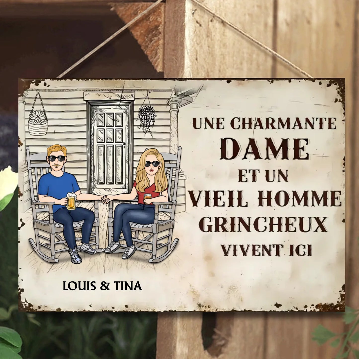 Une Charmante Dame Et Un Vieil Homme Grincheux Vivent Ici 2 - Plaque En Métal Personnalisée