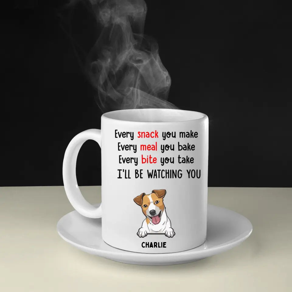 Bei jedem Snack, den Sie zubereiten, beobachte ich Sie – personalisierte individuelle Tasse – Geschenke für Hundeliebhaber