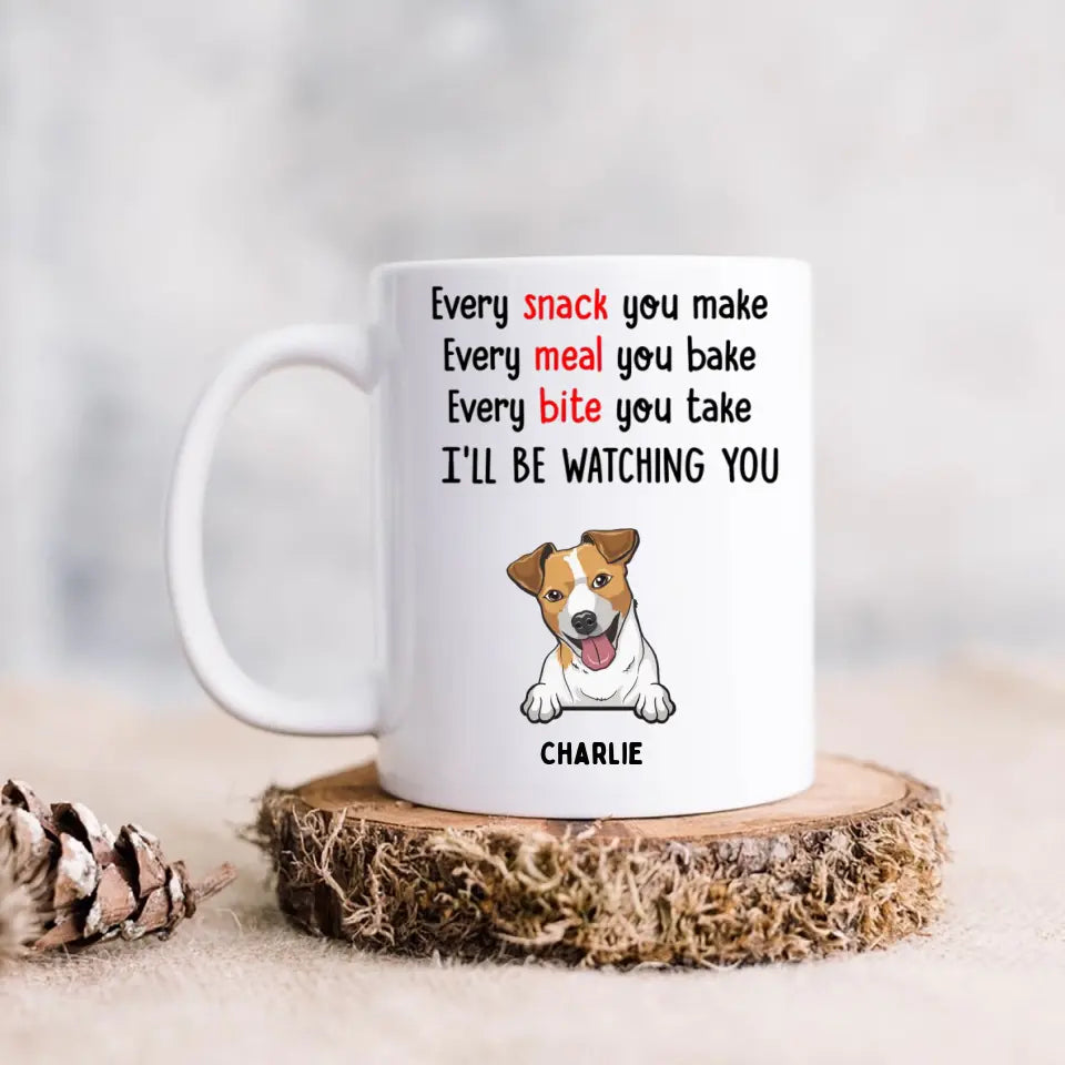 Bei jedem Snack, den Sie zubereiten, beobachte ich Sie – personalisierte individuelle Tasse – Geschenke für Hundeliebhaber