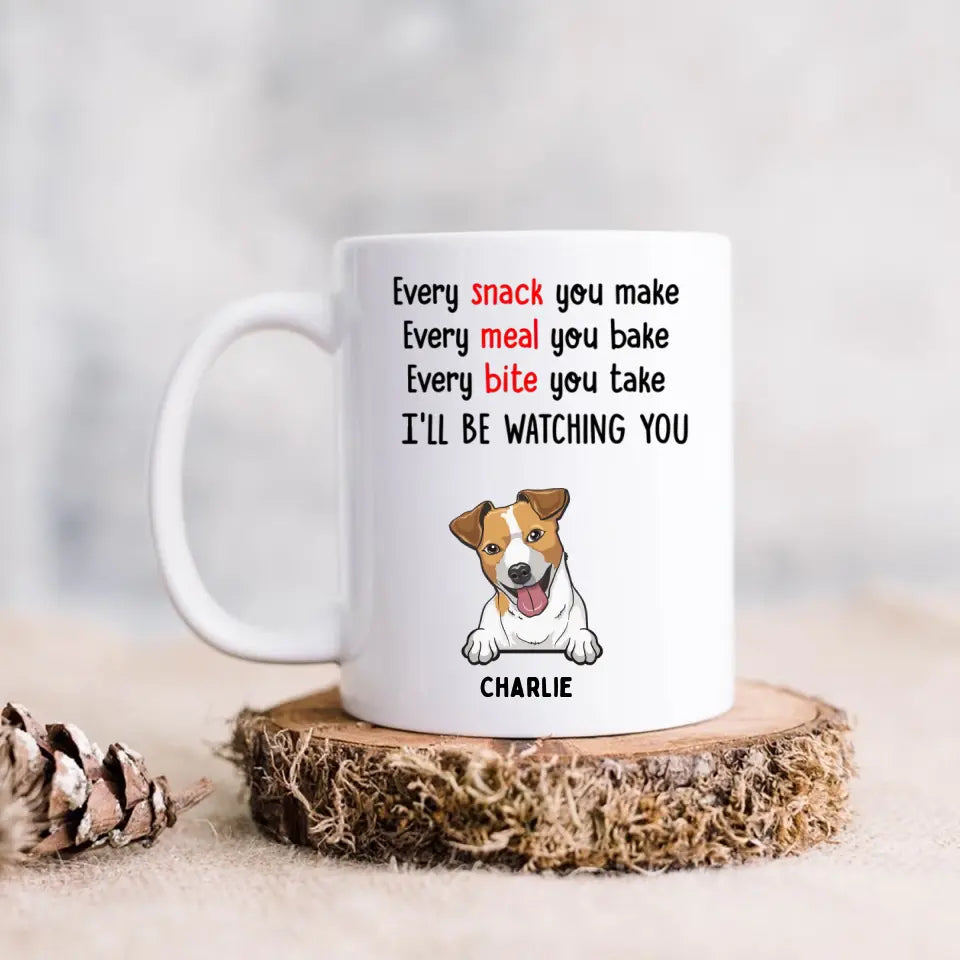 Bei jedem Snack, den Sie zubereiten, beobachte ich Sie – personalisierte individuelle Tasse – Geschenke für Hundeliebhaber