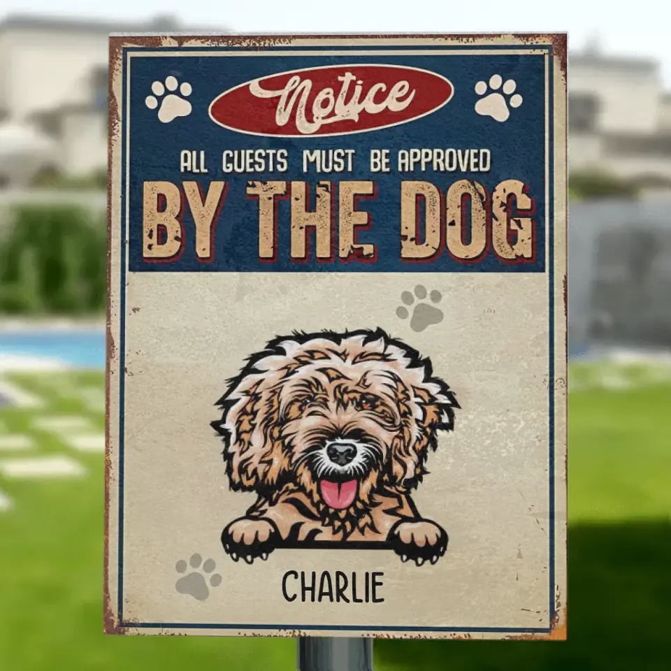 Alle Gäste müssen vom Hund genehmigt werden – personalisiertes vertikales Metallschild für Hunde