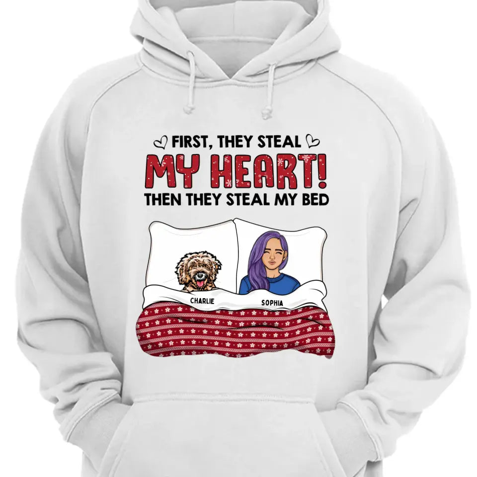 Primero me roban el corazón, luego me roban la cama - Camiseta, sudadera, sudadera con capucha unisex personalizada - Regalo de Navidad para amantes de las mascotas