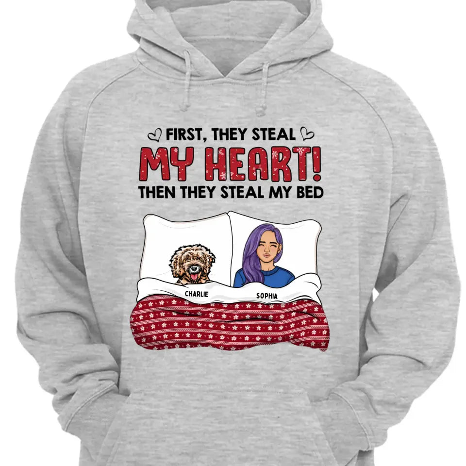 Primero me roban el corazón, luego me roban la cama - Camiseta, sudadera, sudadera con capucha unisex personalizada - Regalo de Navidad para amantes de las mascotas