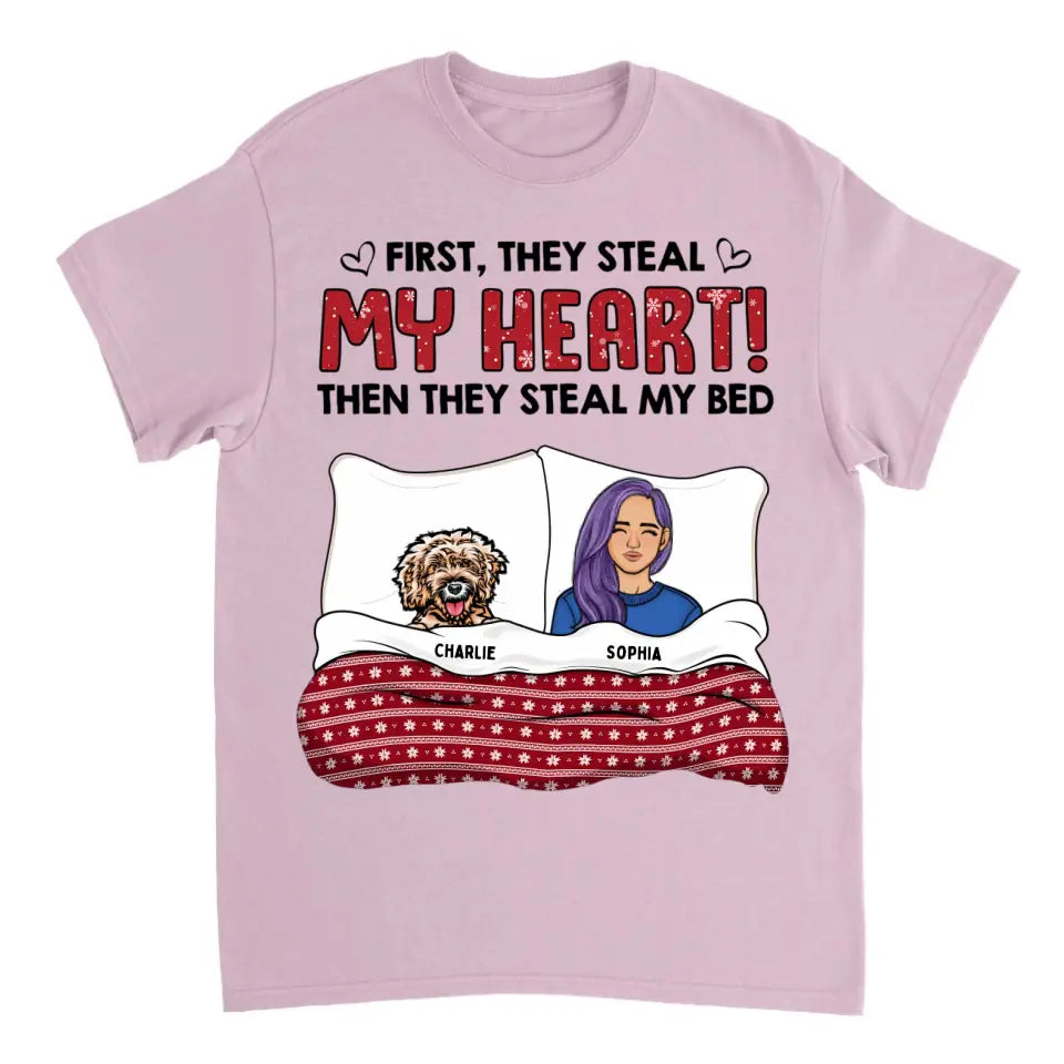 Primero me roban el corazón, luego me roban la cama - Camiseta, sudadera, sudadera con capucha unisex personalizada - Regalo de Navidad para amantes de las mascotas