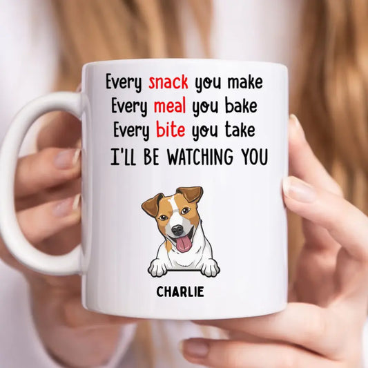 Bei jedem Snack, den Sie zubereiten, beobachte ich Sie – personalisierte individuelle Tasse – Geschenke für Hundeliebhaber